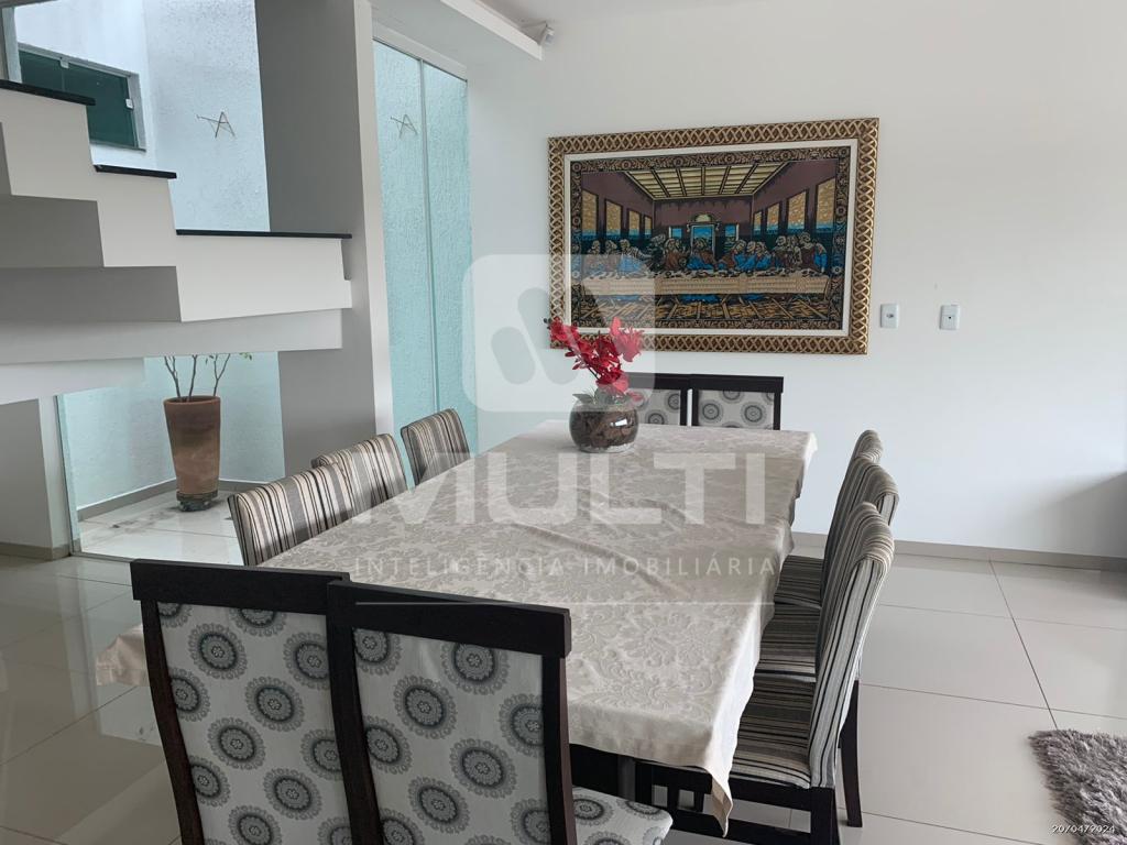 Casa, 3 quartos, 288 m² - Foto 1