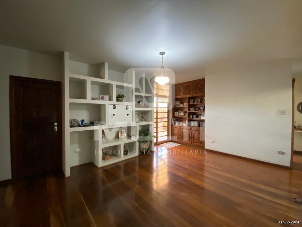 Casa à venda com 4 quartos, 238m² - Foto 2