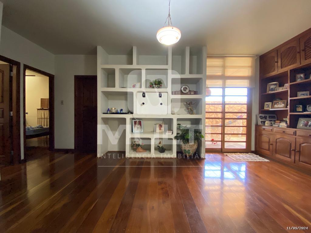 Casa à venda com 4 quartos, 238m² - Foto 3