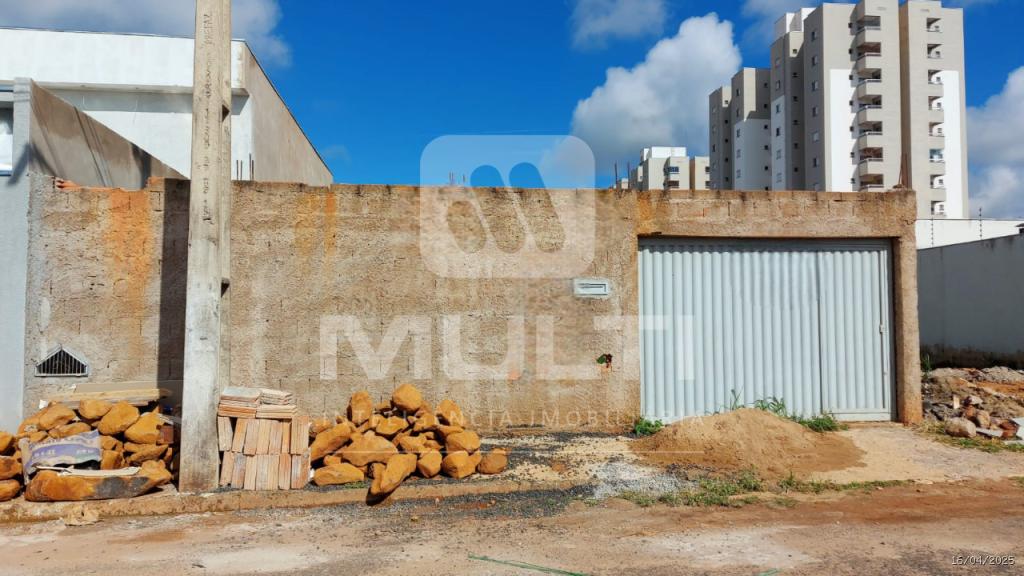 Terreno à venda com 1 quarto, 250m² - Foto 1