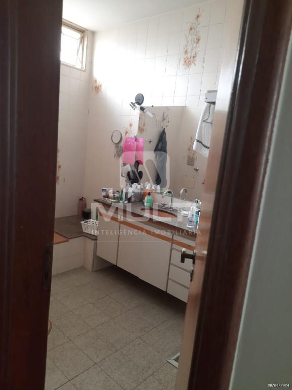 Casa à venda com 3 quartos, 210m² - Foto 3