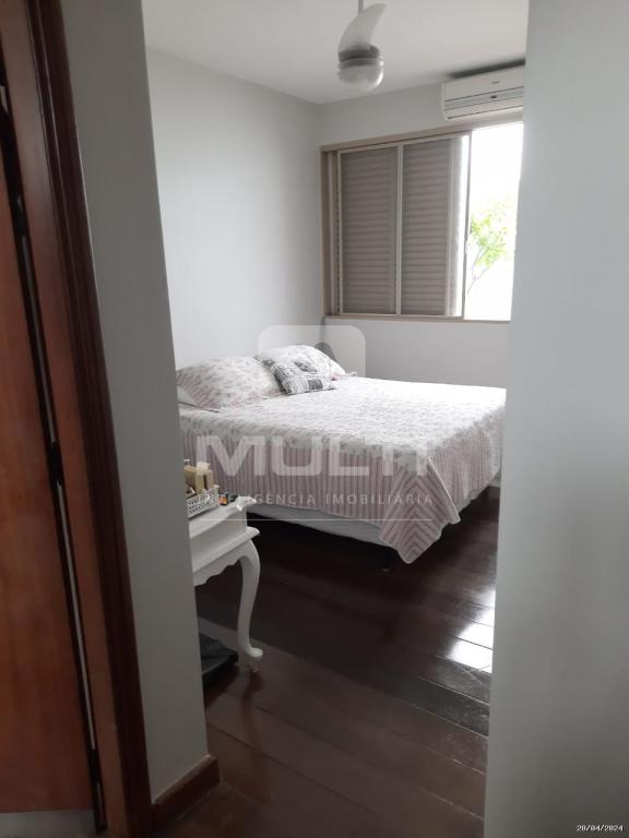 Casa à venda com 3 quartos, 210m² - Foto 4