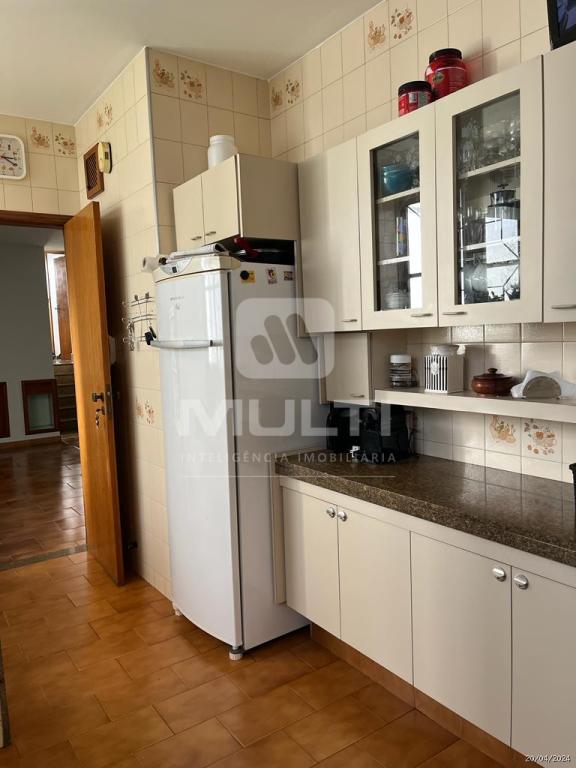 Casa à venda com 3 quartos, 210m² - Foto 18