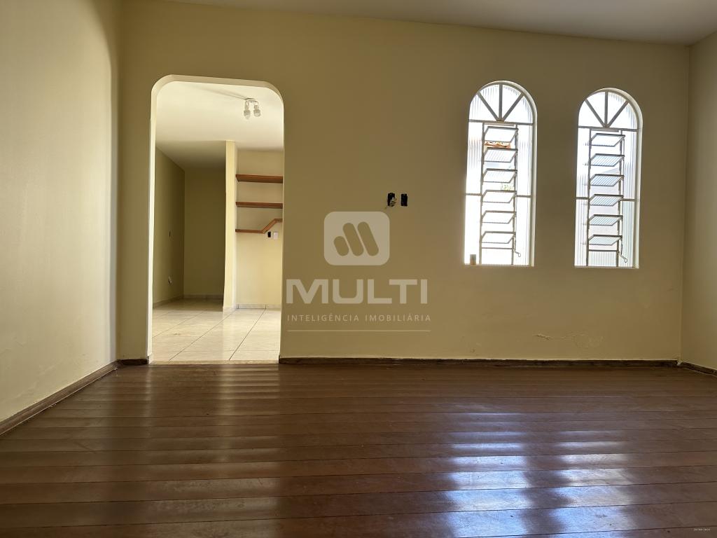 Casa à venda com 3 quartos, 202m² - Foto 3