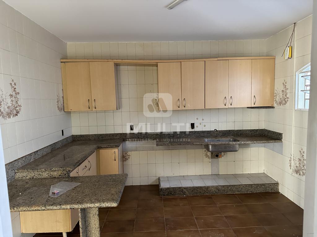 Casa à venda com 3 quartos, 202m² - Foto 5
