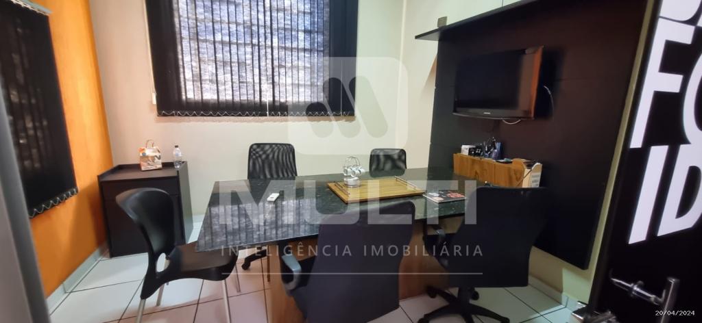 Casa à venda com 3 quartos, 177m² - Foto 2
