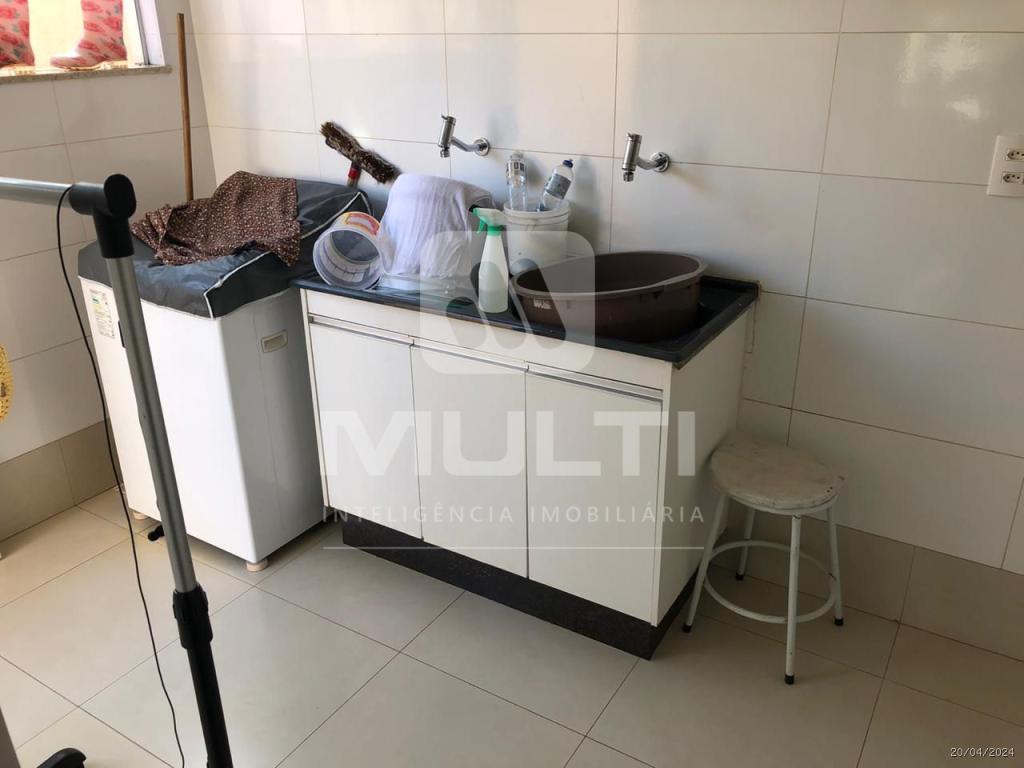 Casa à venda com 3 quartos, 266m² - Foto 6