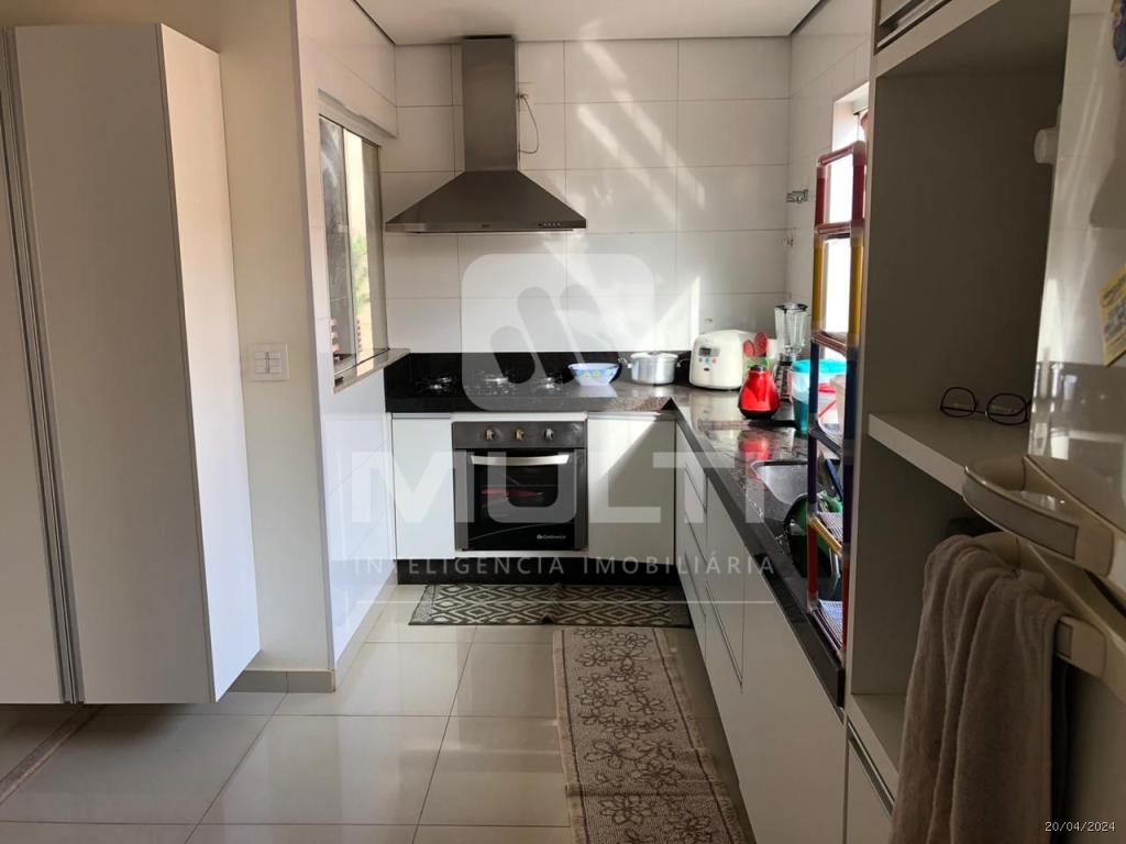 Casa à venda com 3 quartos, 266m² - Foto 10