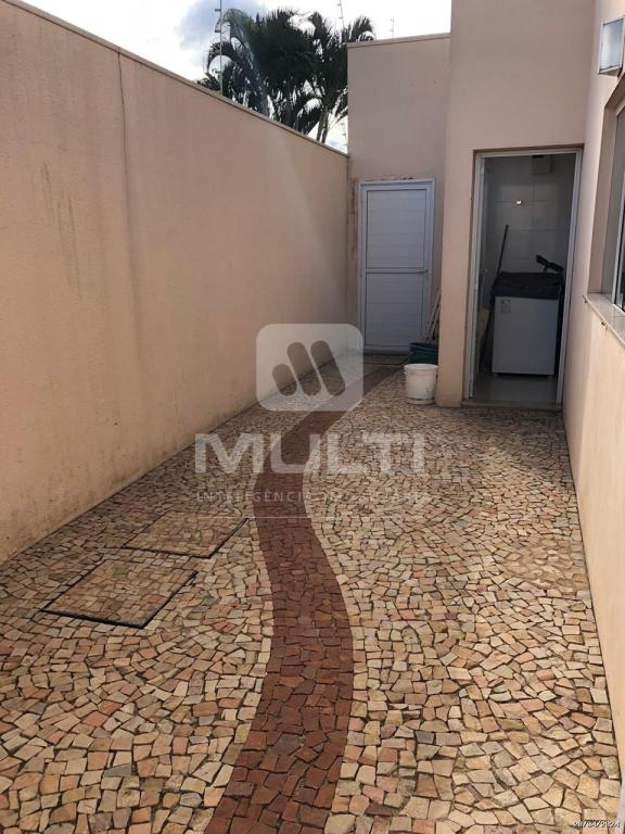 Casa à venda com 3 quartos, 266m² - Foto 18