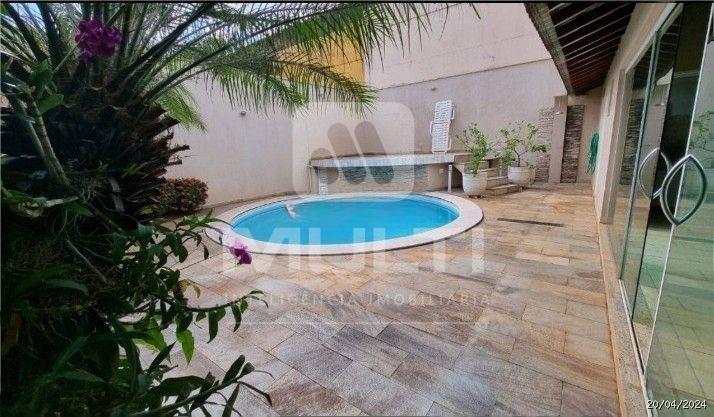 Casa, 4 quartos, 253 m² - Foto 1