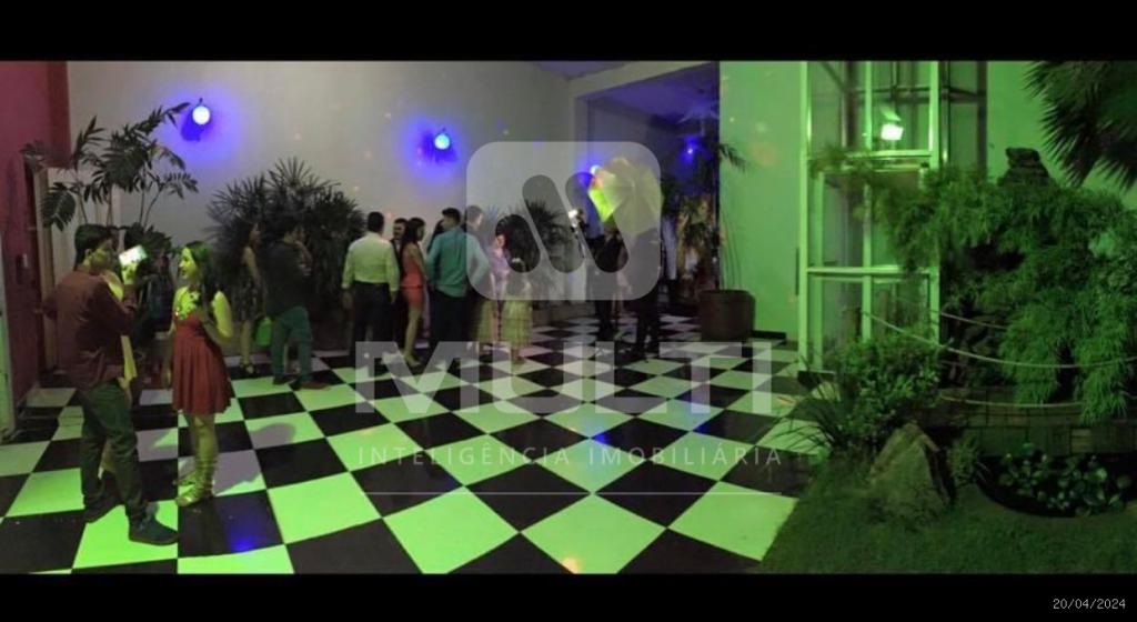 Prédio Inteiro à venda com 2 quartos, 750m² - Foto 14