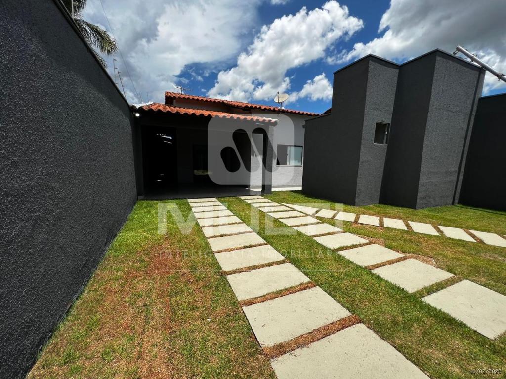 Casa à venda com 3 quartos, 180m² - Foto 1