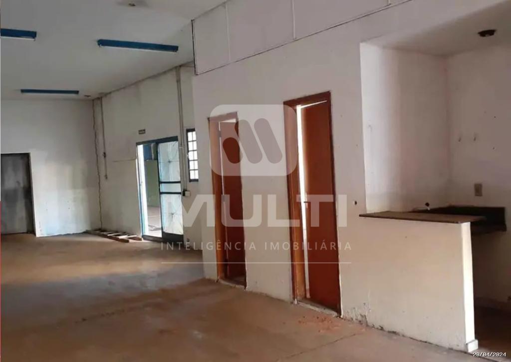 Prédio Inteiro à venda com 1 quarto, 206m² - Foto 1