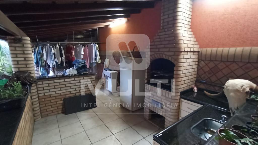 Casa à venda com 4 quartos, 300m² - Foto 2