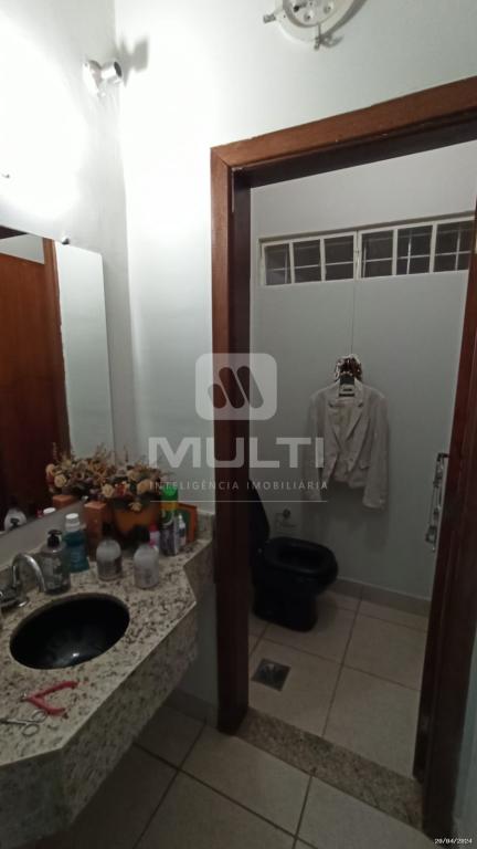 Casa à venda com 4 quartos, 300m² - Foto 27