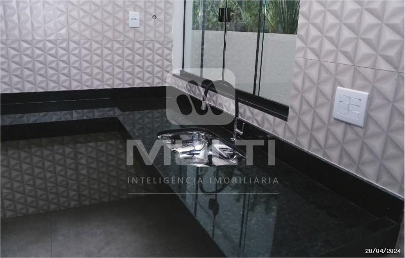 Casa à venda com 3 quartos, 110m² - Foto 2