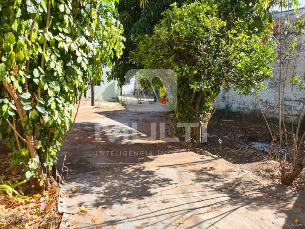 Terreno à venda com 1 quarto, 416m² - Foto 1