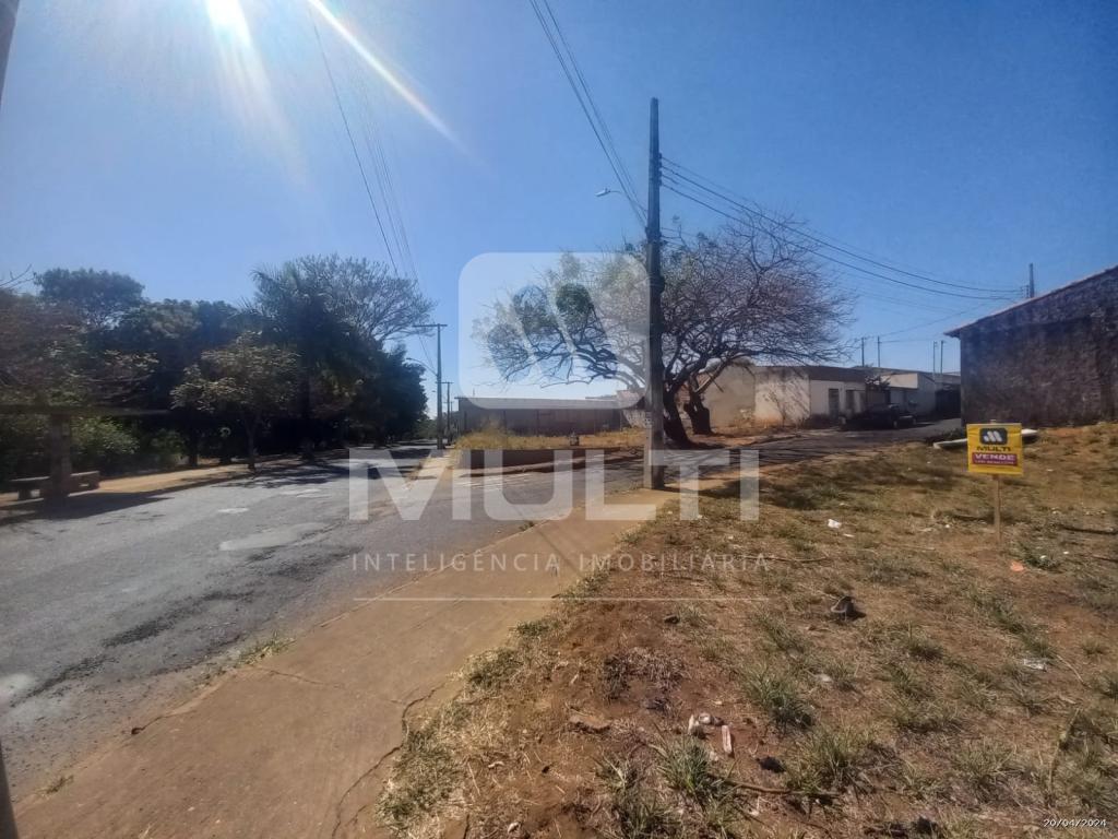 Terreno à venda com 1 quarto, 302m² - Foto 2