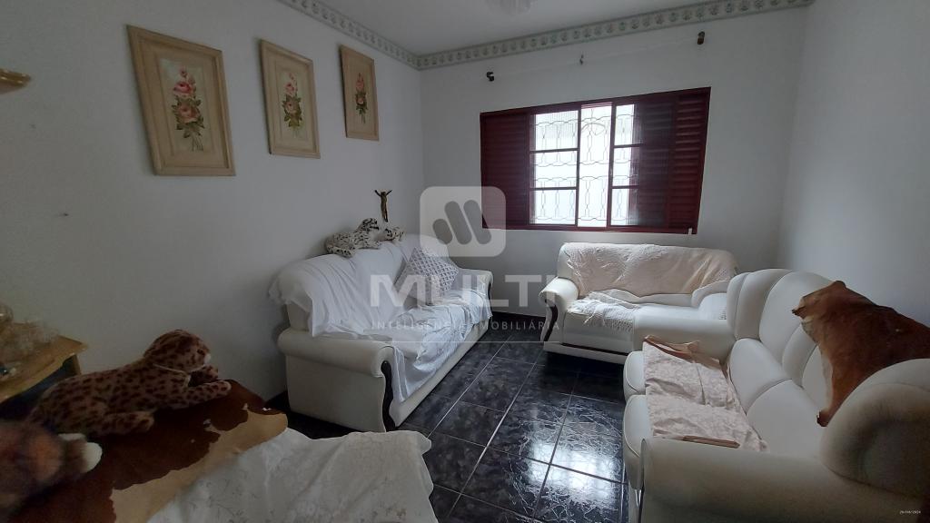 Casa, 5 quartos, 323 m² - Foto 1