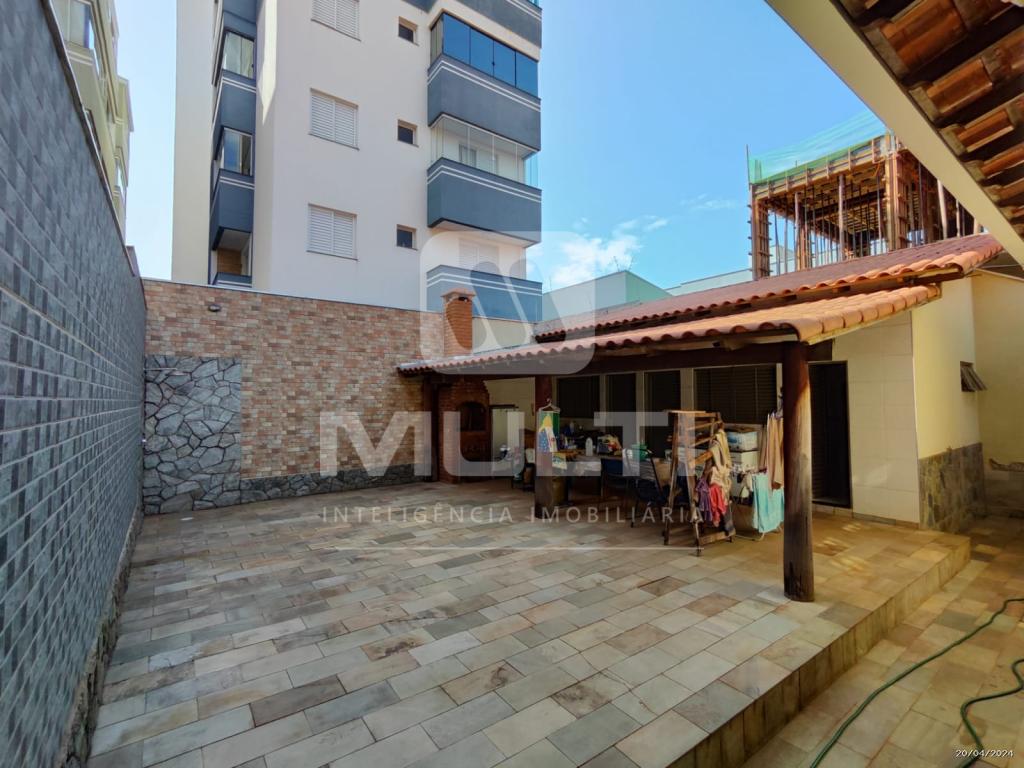 Casa, 5 quartos, 234 m² - Foto 1