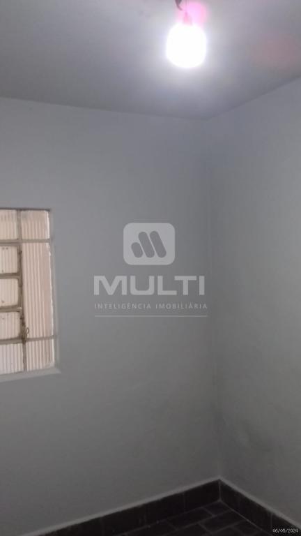 Casa à venda com 2 quartos, 53m² - Foto 4