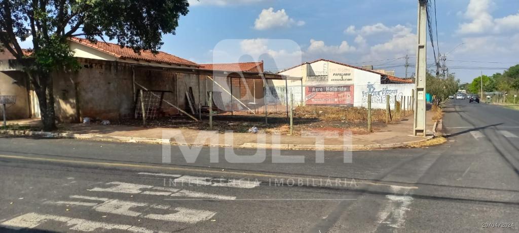 Terreno à venda com 1 quarto, 322m² - Foto 1
