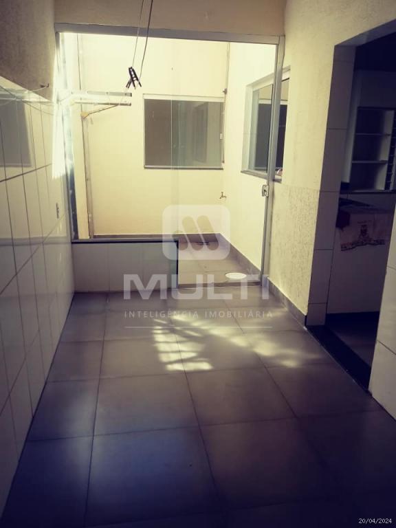 Casa à venda com 3 quartos, 160m² - Foto 2