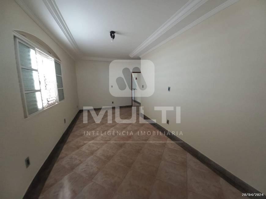 Casa à venda com 3 quartos, 293m² - Foto 1