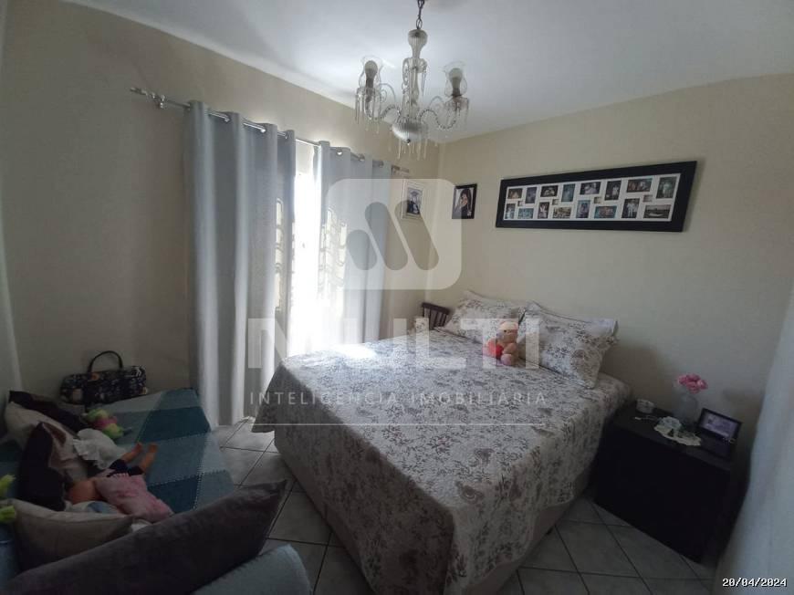 Casa à venda com 3 quartos, 293m² - Foto 4