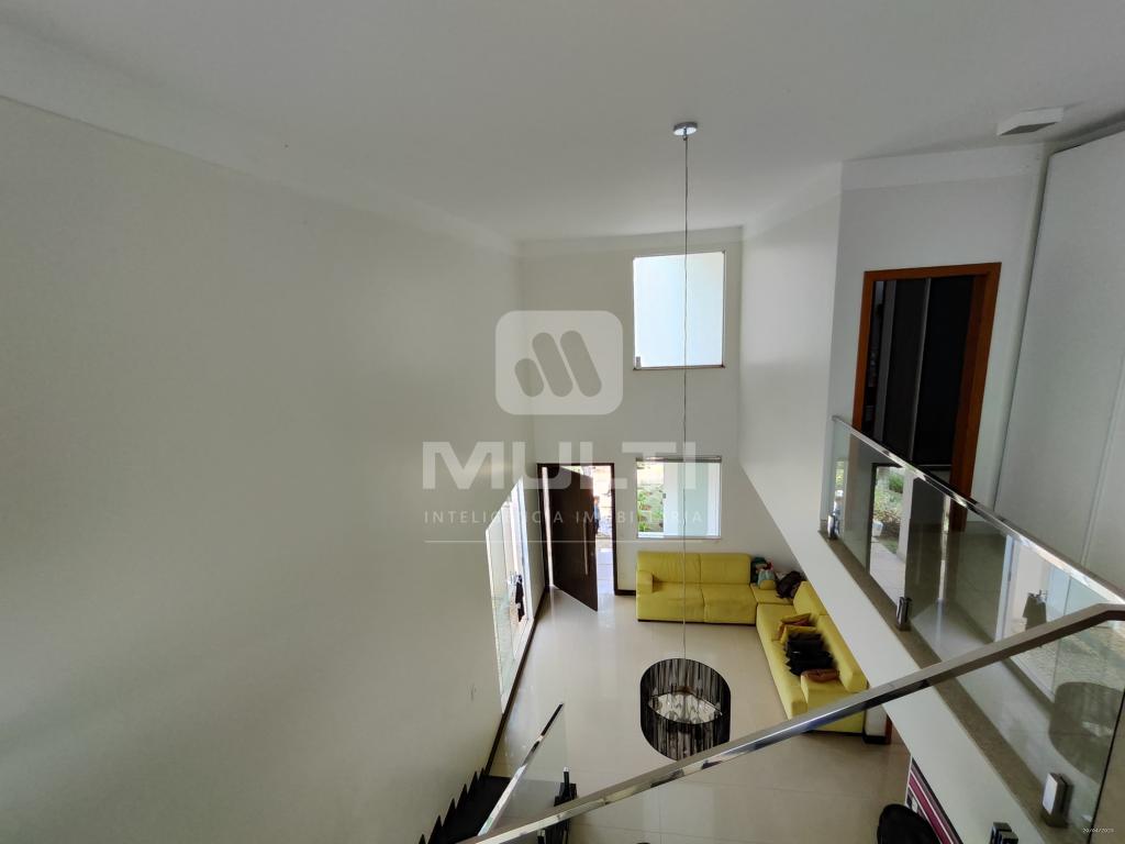 Casa de Condomínio à venda com 3 quartos, 253m² - Foto 3