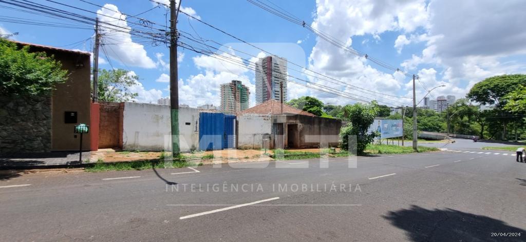 Terreno à venda com 1 quarto, 1068m² - Foto 1