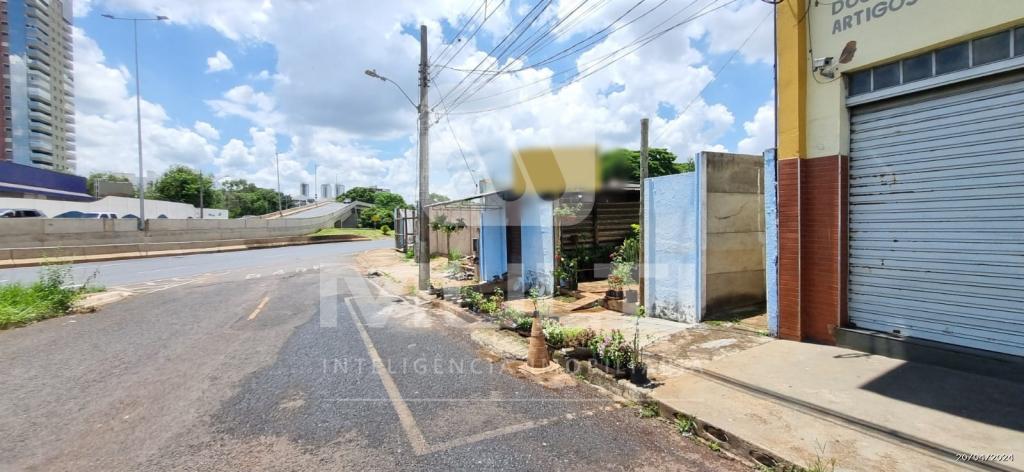 Terreno à venda com 1 quarto, 1068m² - Foto 2