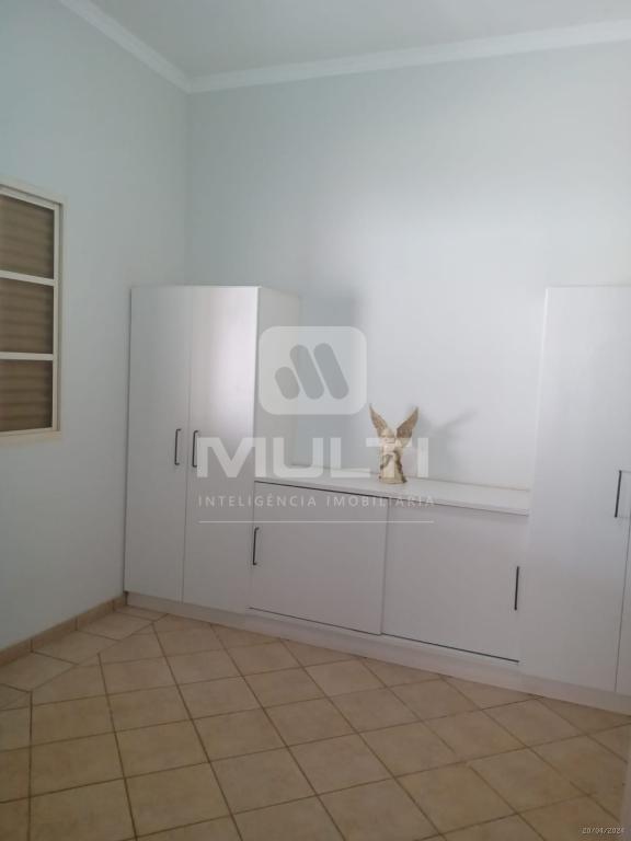 Casa à venda com 3 quartos, 200m² - Foto 2