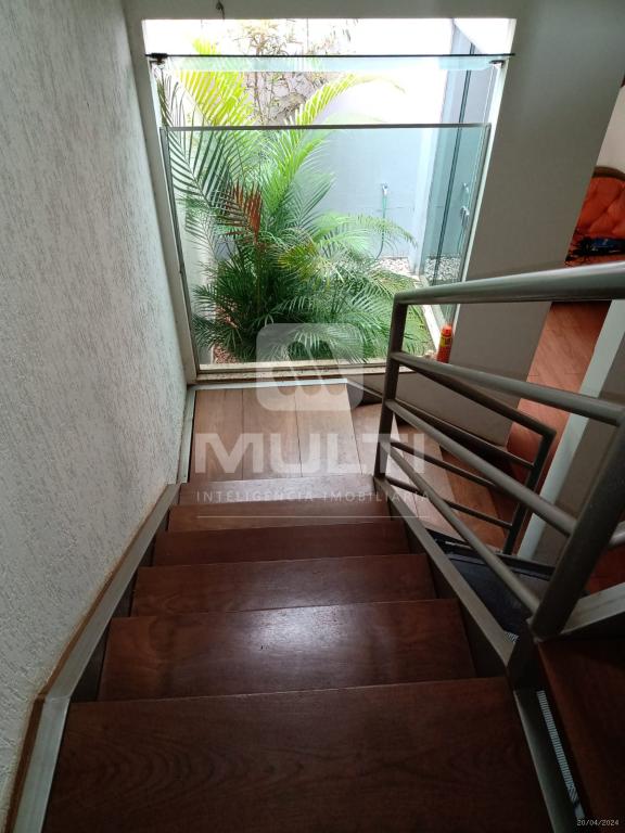Casa à venda com 3 quartos, 200m² - Foto 8