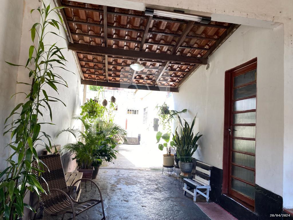 Casa à venda com 3 quartos, 192m² - Foto 1