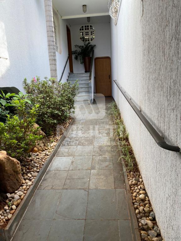 Casa à venda com 4 quartos, 397m² - Foto 1
