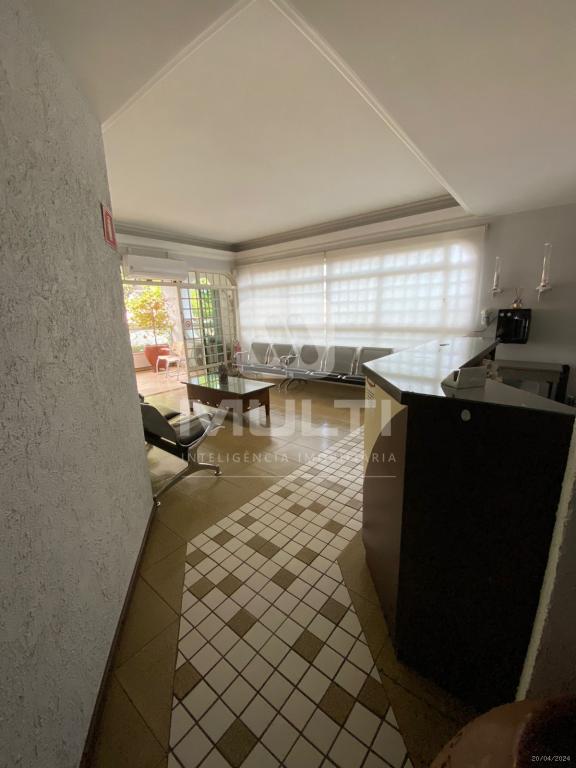 Casa à venda com 4 quartos, 397m² - Foto 2