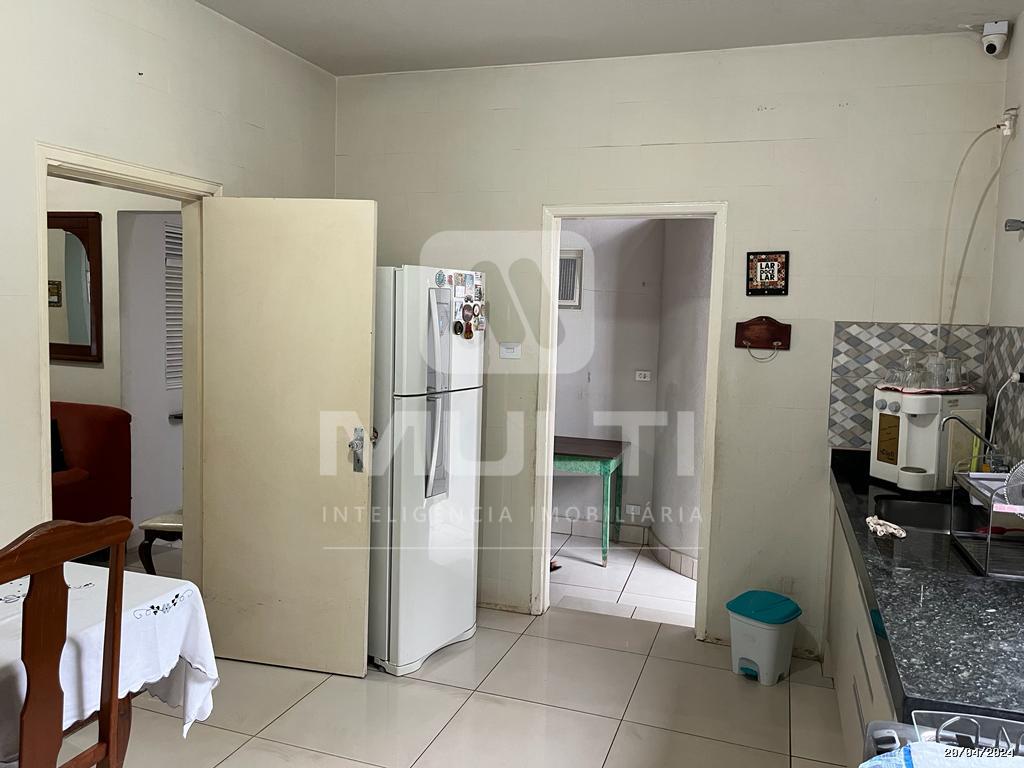 Casa à venda com 4 quartos, 270m² - Foto 4