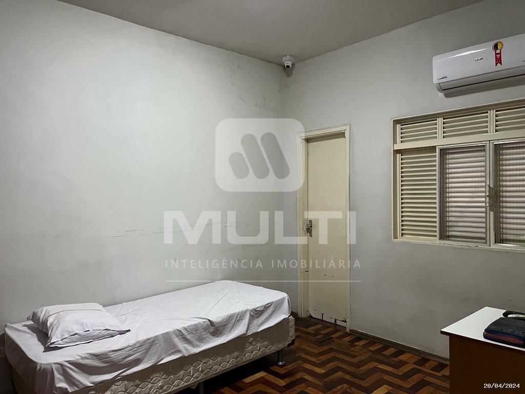 Casa à venda com 4 quartos, 270m² - Foto 7