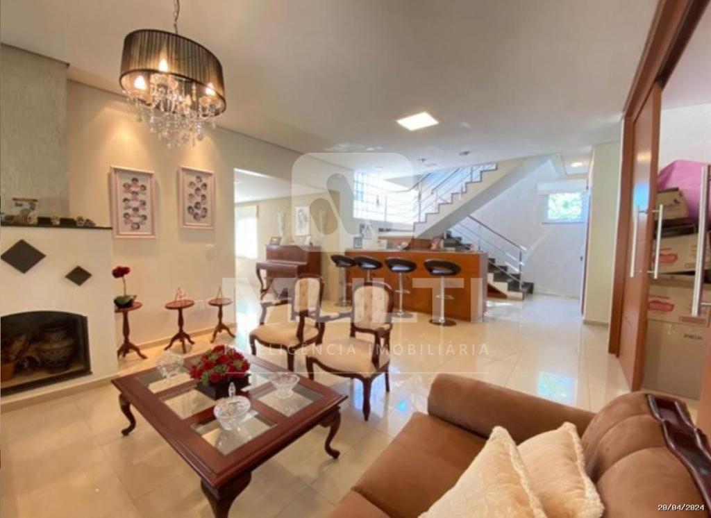 Casa à venda com 4 quartos, 500m² - Foto 1