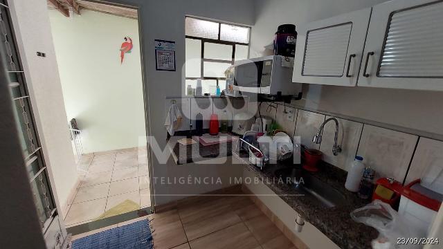 Casa à venda com 3 quartos, 250m² - Foto 4