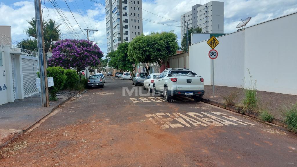 Terreno à venda com 1 quarto, 455m² - Foto 1