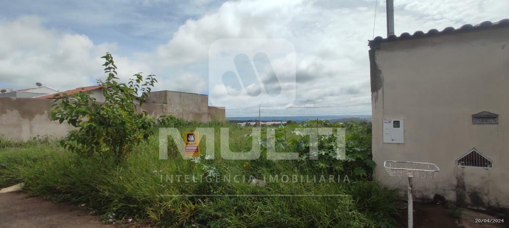 Terreno à venda com 1 quarto, 250m² - Foto 2