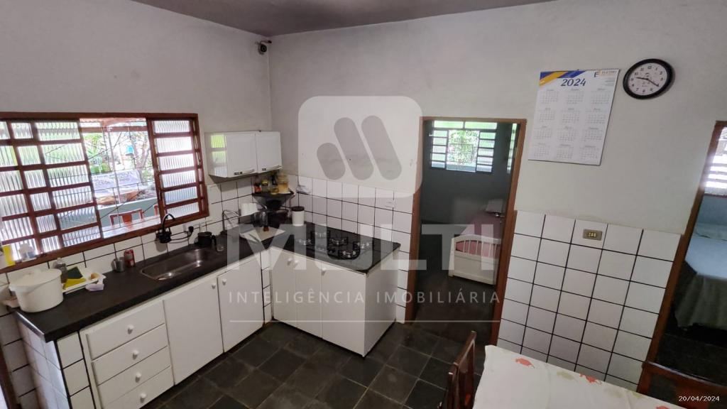 Chácara à venda com 4 quartos, 266m² - Foto 4