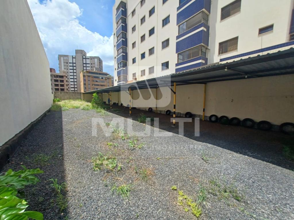 Terreno à venda com 1 quarto, 315m² - Foto 2