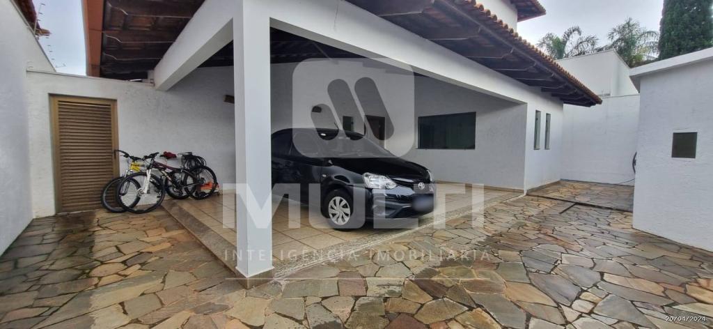 Casa à venda com 4 quartos, 262m² - Foto 1