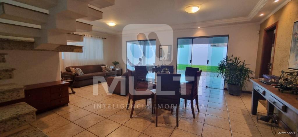 Casa à venda com 4 quartos, 262m² - Foto 3