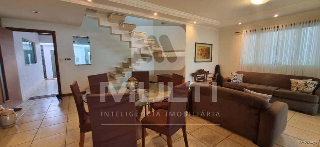 Casa à venda com 4 quartos, 262m² - Foto 4