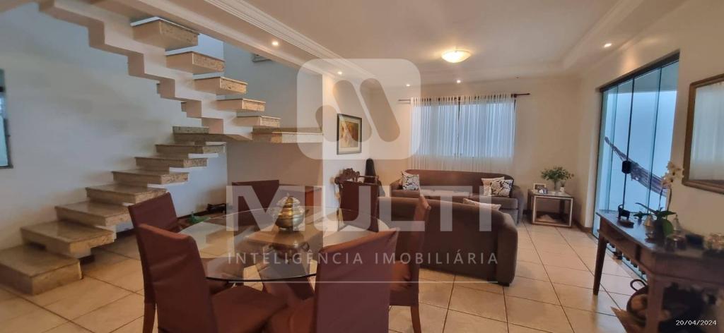 Casa à venda com 4 quartos, 262m² - Foto 5