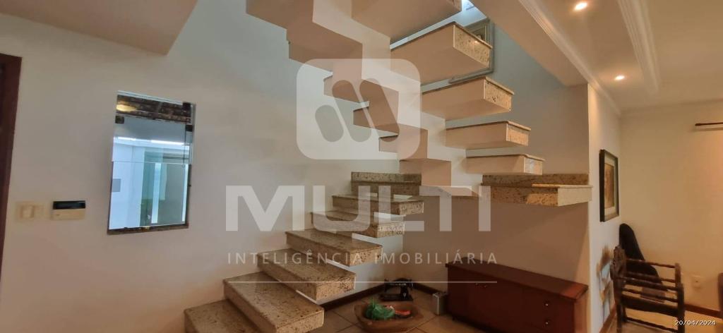 Casa à venda com 4 quartos, 262m² - Foto 9